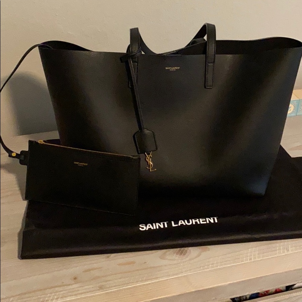 Saint Laurent tote in black